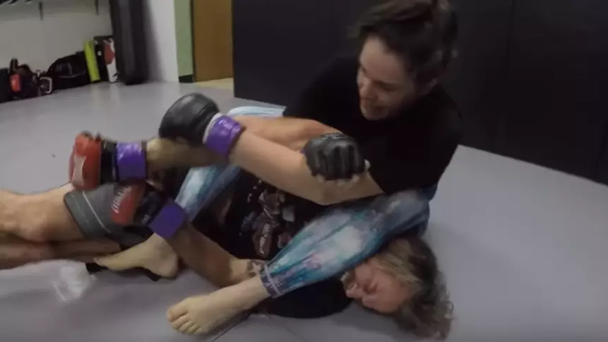 Female Fighter Beats Up Troll Who Said Most Men Would Beat Most Women