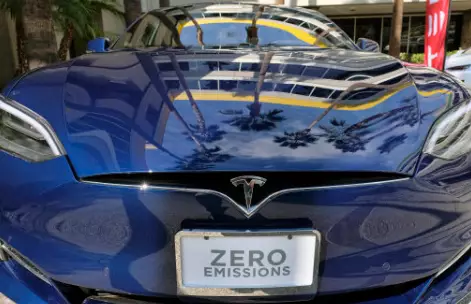 Watch Tesla's Autopilot Predict A Car Crash 