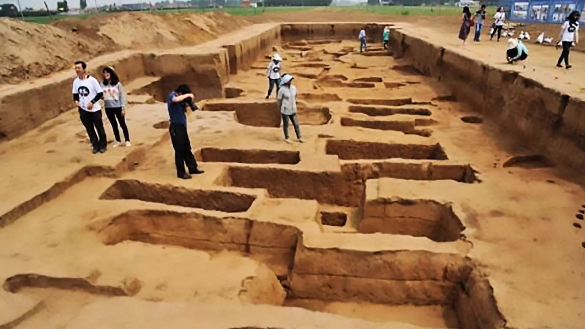 Bizarre 'Giant' Skeletons Discovered In Eastern China