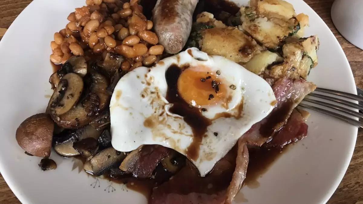 Pub Offers Gravy On Traditional Fry-Up: Genius Or Absurd? 