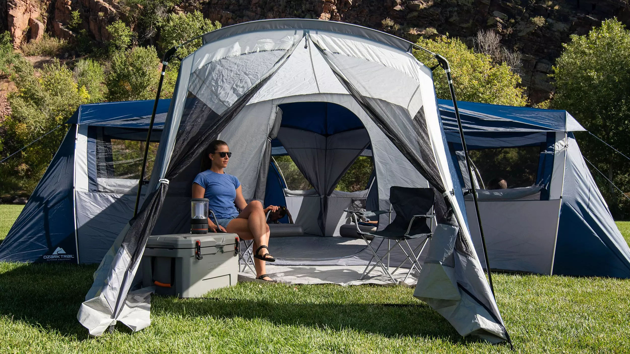 People Are Seriously Impressed By This Huge 20-Person Tent 