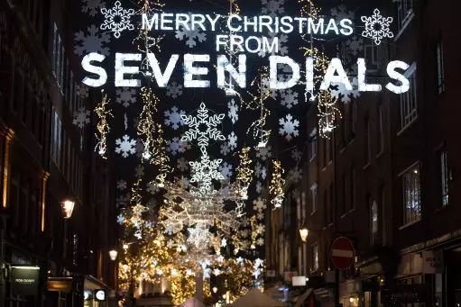 Christmas lights around the Seven Dials monument flashed to Billy's heartbeat. (