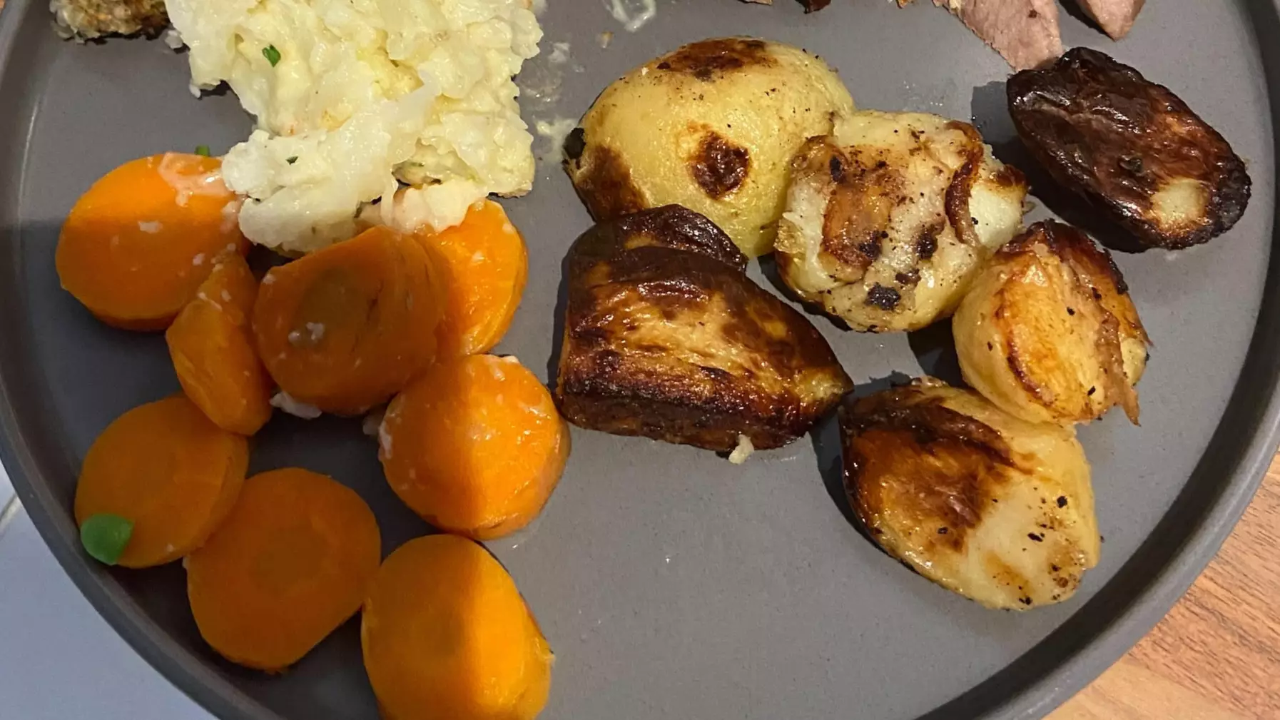 Woman Slams £17 Takeaway Saying It's 'The Worst' Roast Dinner She's Ever Had 