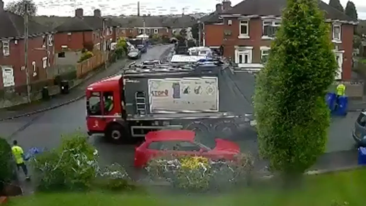 Woman Catches Binman Ranting About Her 'Scummy' Bin After Checking Recycling