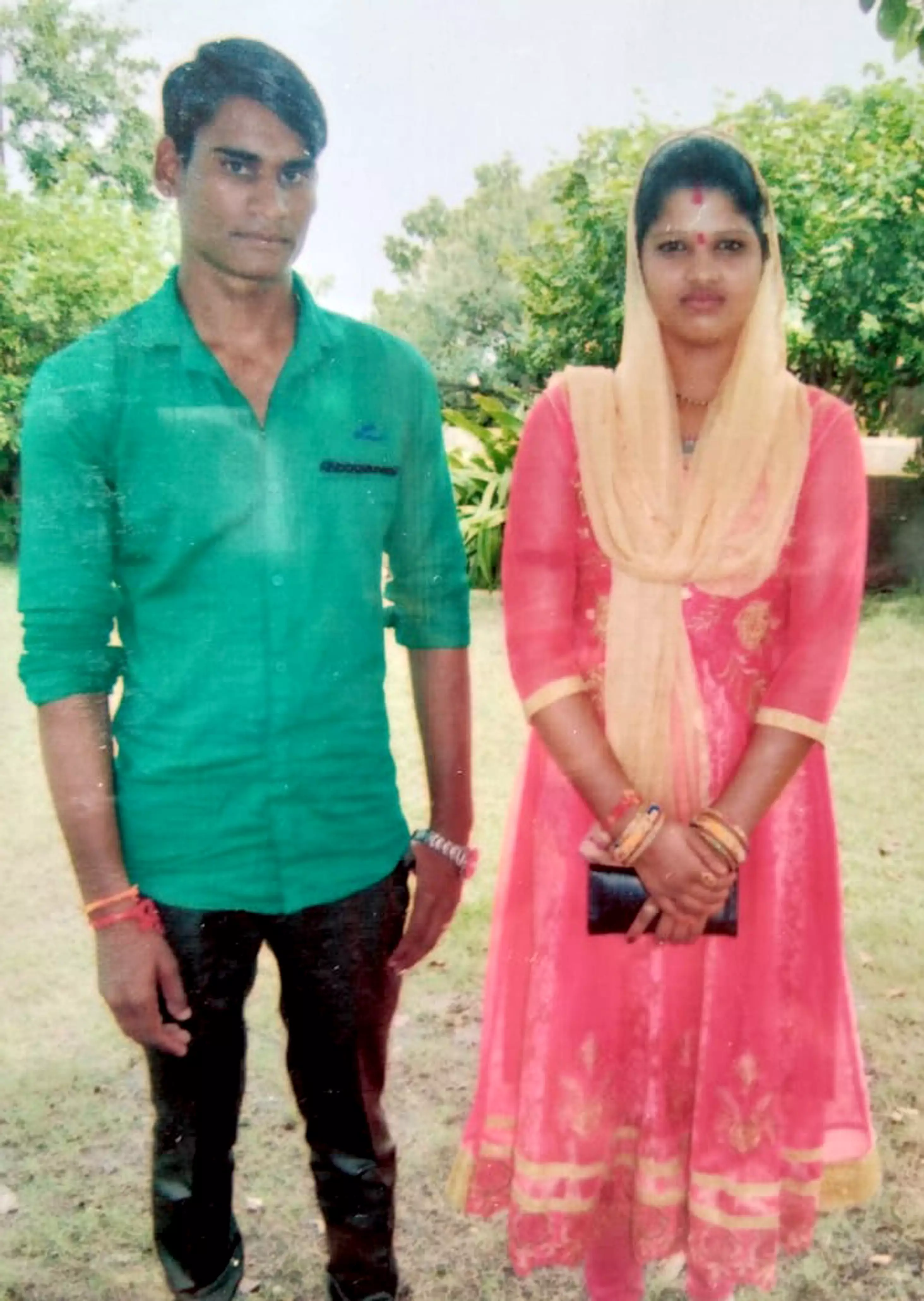 Jaswant Singh Ahirwar and his wife Babita Ahirwar.