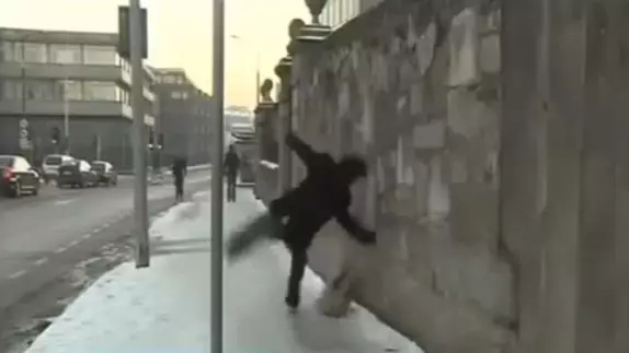 ​Plaque Erected For Guy Who Slipped On Ice In Dublin 10 Years Ago