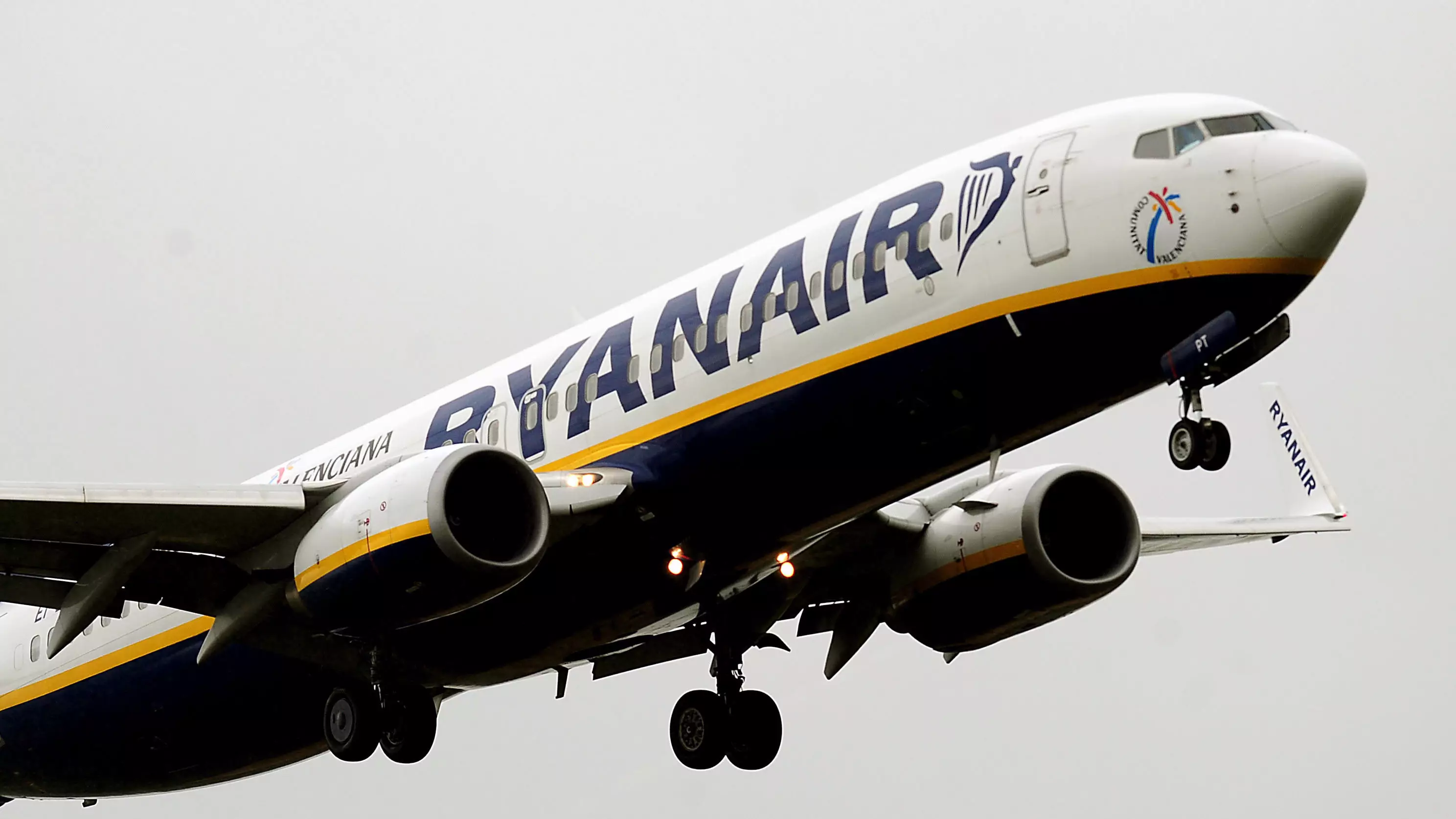 Ryanair Calls For Airport Alcohol Ban And 'Two-Drink Limit'