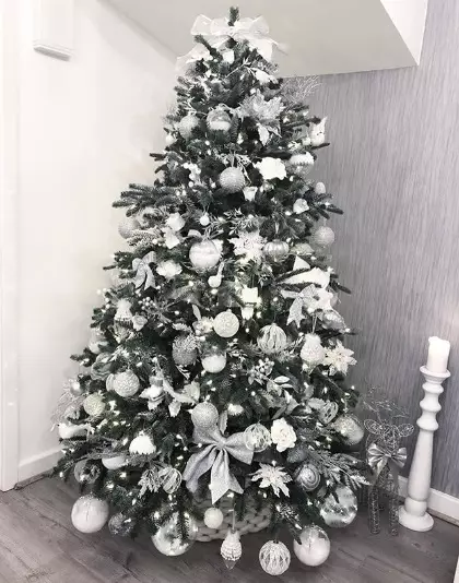 Mrs Hinch has put her tree up early as she goes on honeymoon next week. (