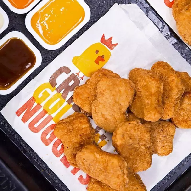 Lucky fans have been getting six free chicken nuggets with orders over £15 (
