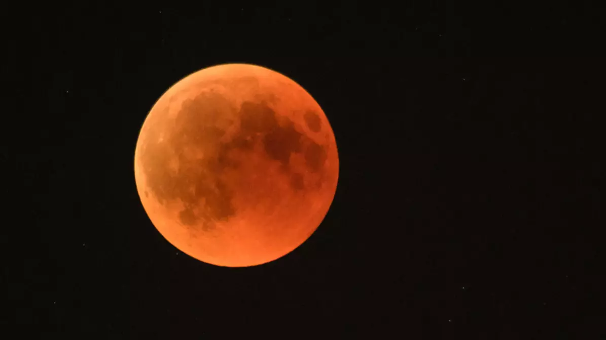 ​Super Blood Wolf Eclipse Will Turn Moon Red Tonight