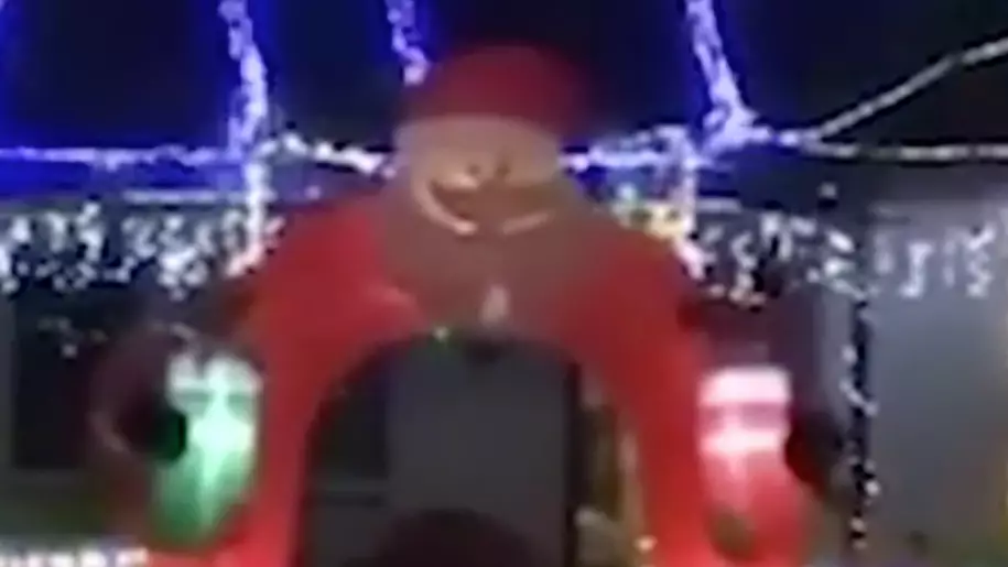 Sydney Resident Has Hilarious Response To Neighbour's Extravagant Christmas Lights