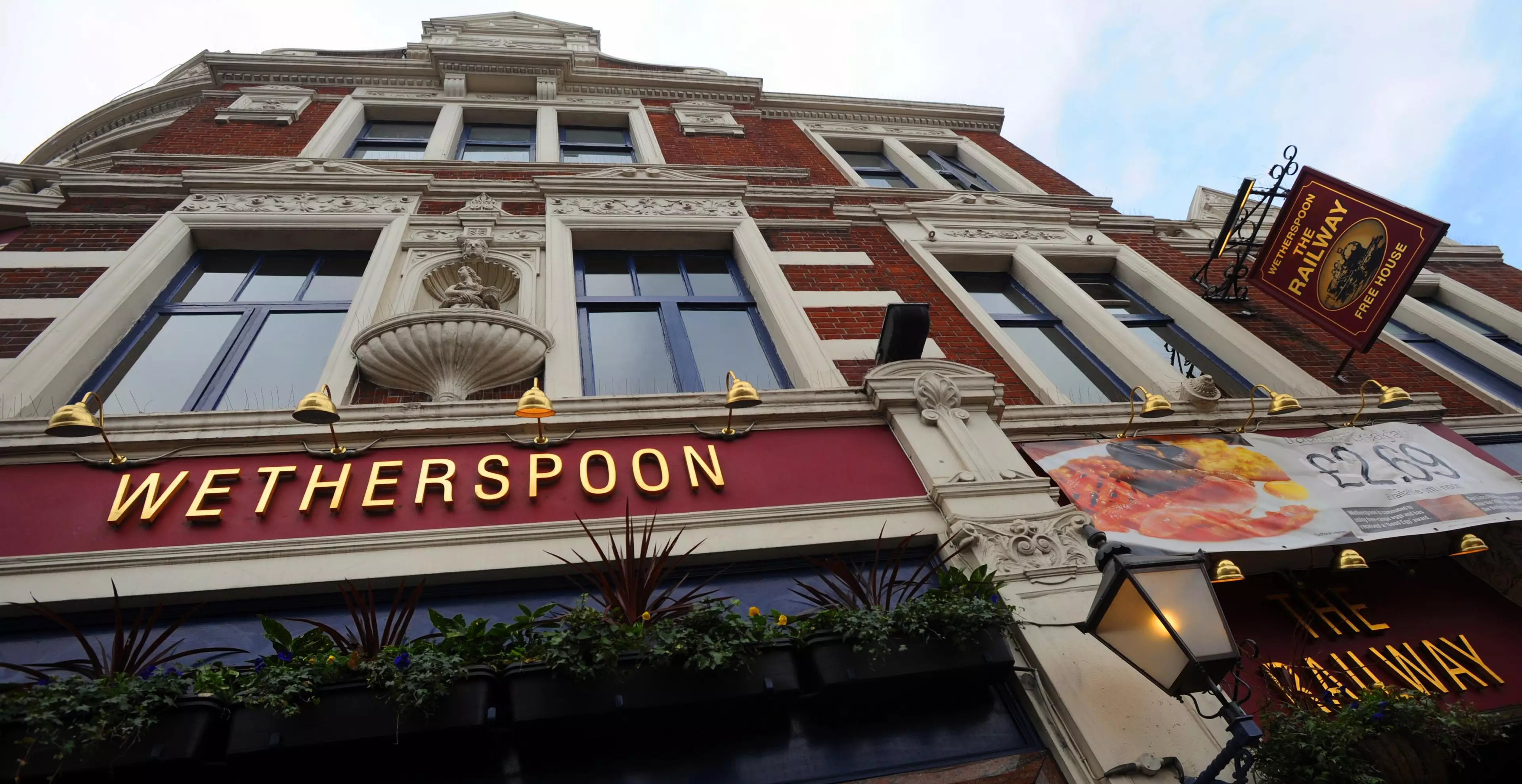 Wetherspoon Boss Wants To Allow 16-Year-Olds To Drink In Pubs