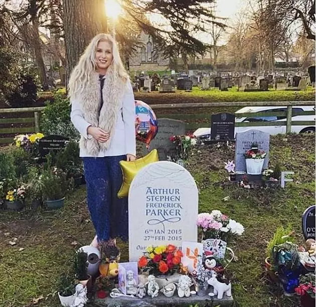 Laurie at Arthur's grave. (