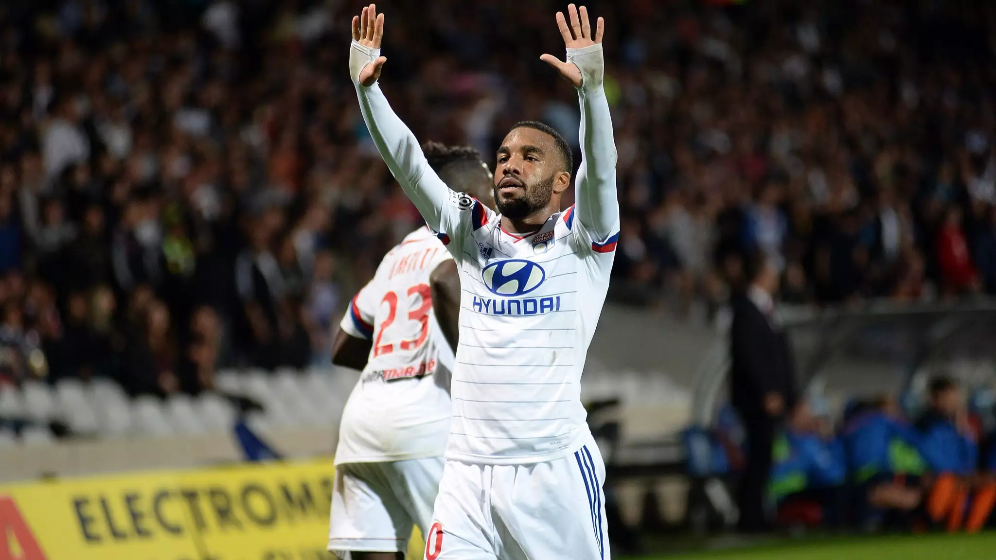 Lyon Chief Bizarrely Names Club He'd Prefer To Sell Alexandre Lacazette To