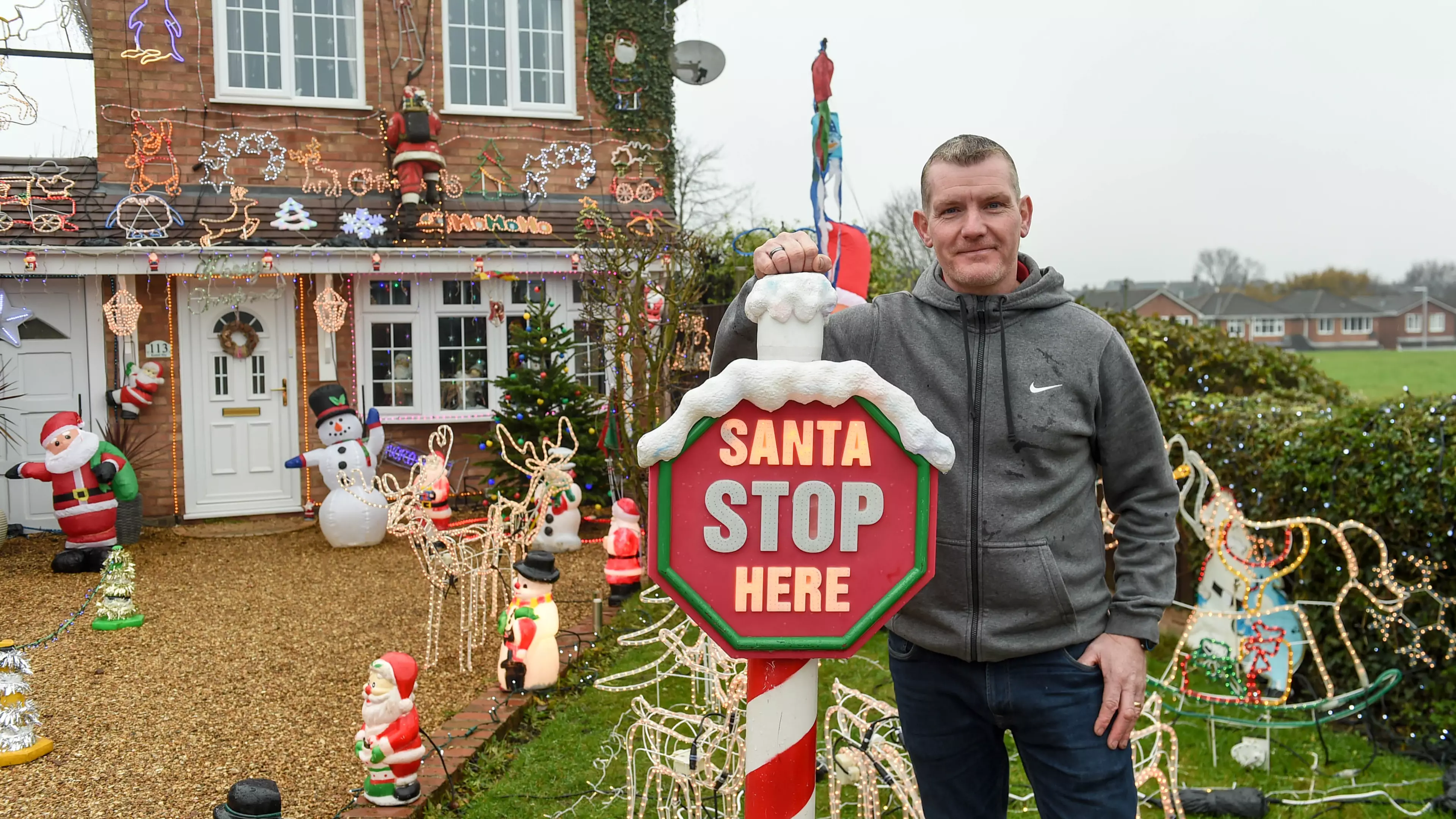 Police Threaten To Fine Dad £10,000 If He Turns On Charity Christmas Lights