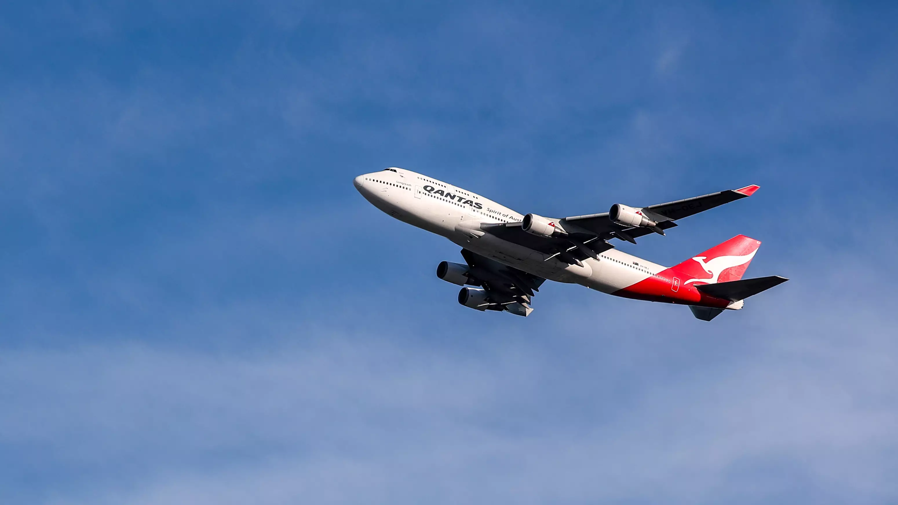 Qantas 'Flight To Nowhere' Completely Sells Out In Just 10 Minutes 