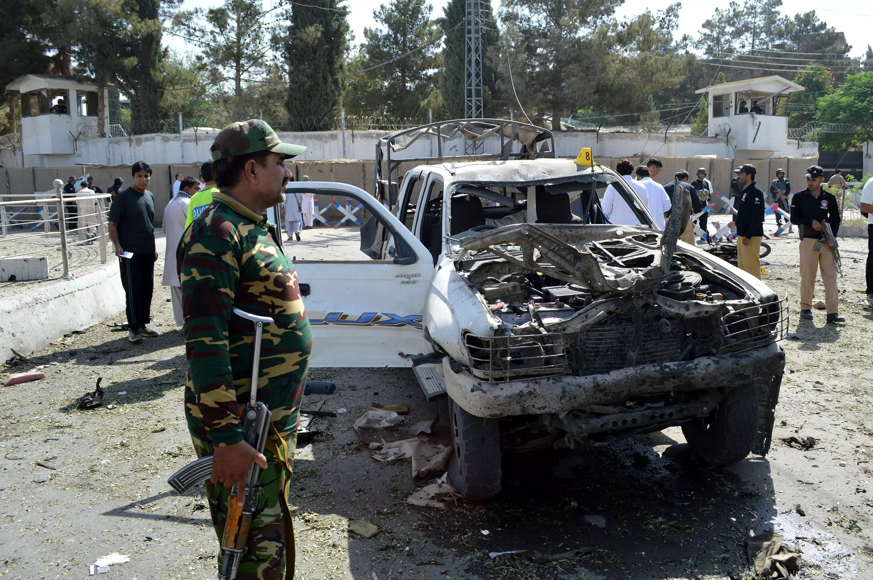 Quetta car bomb kills 11 people
