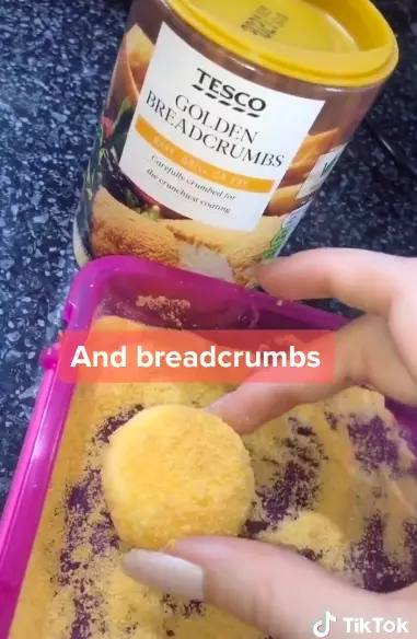 You have to coat the cheese in breadcrumbs  (
