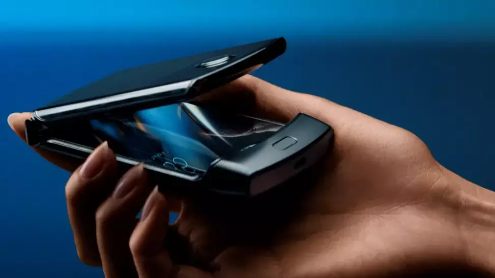 The Motorola Razr Flip Phone Is Back For 2019