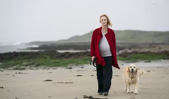 Rosie heartbreakingly loses her baby on the beach (