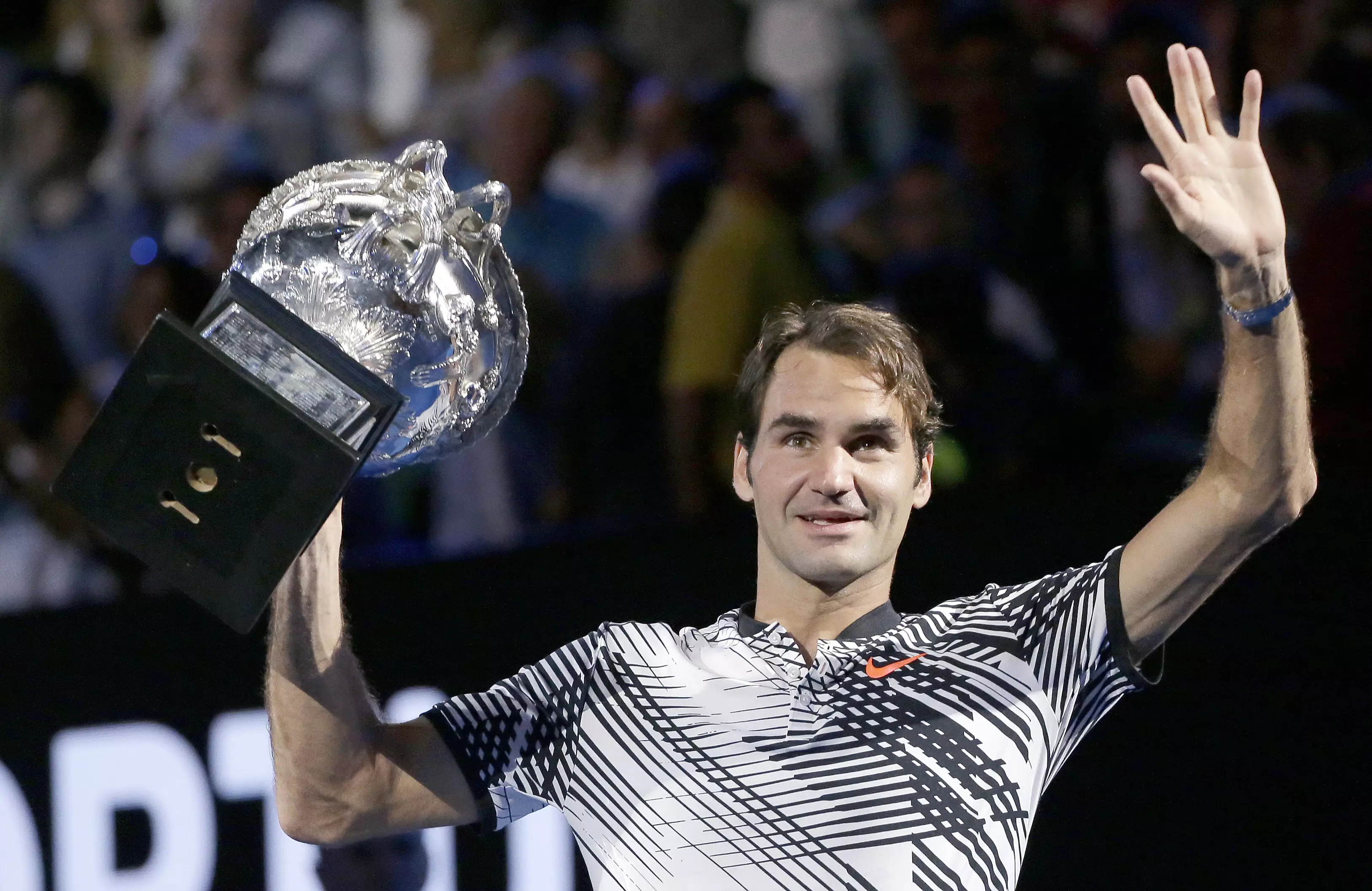 BREAKING: Roger Federer Wins The Australian Open 2017 