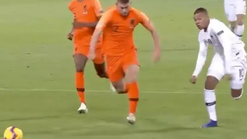 What Happened When Kylian Mbappe Tried To Beat Matthijs de Ligt For Pace