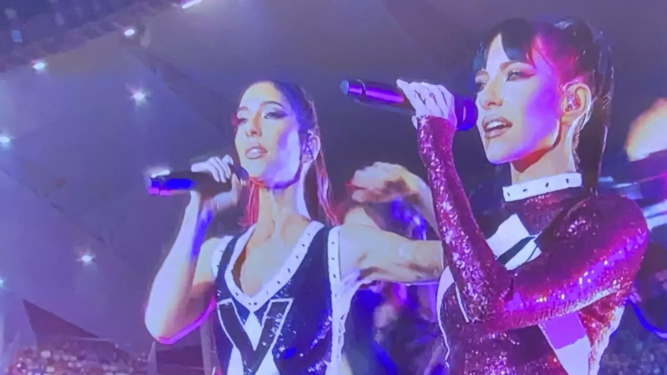 Aussie Sports Fans Are Absolutely Loving The Veronicas' Pre-Game State Of Origin Performance