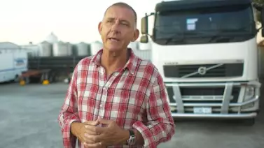 Bretty From Kath And Kim Becomes A Truck Driver After Coronavirus Cancelled All His Gigs