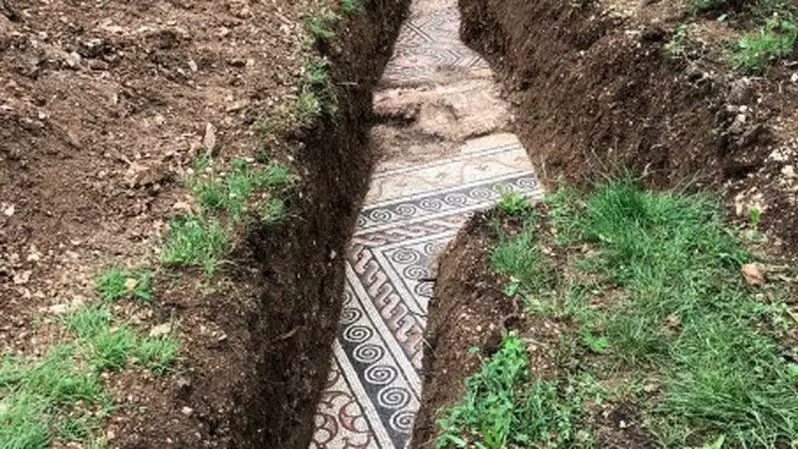 Italian Archaeology Team Unearth Mosaic Floor From Roman Villa