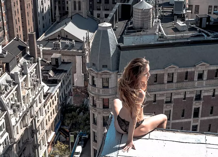 This Photographer Takes Pictures Of Models Posing On NYC Rooftops