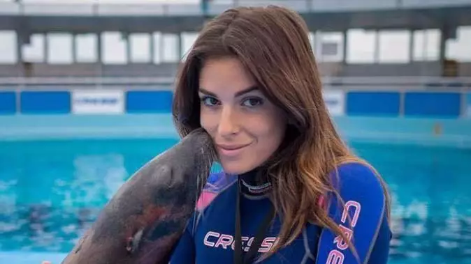 Italian Beauty Queen Who Was Injured In Horrendous Acid Attack Has Returned To Work 
