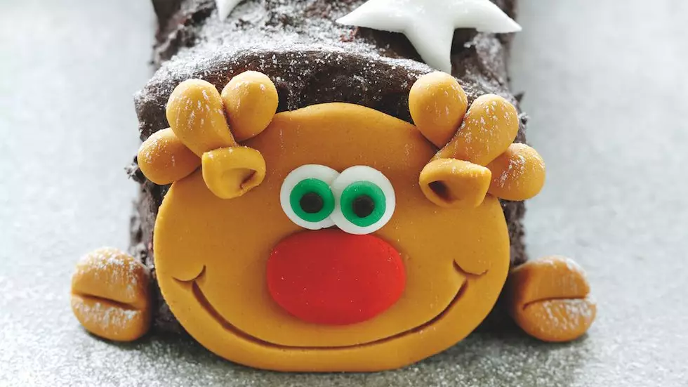 ​ASDA Is Now Selling A Roddy The Reindeer Cake For Christmas