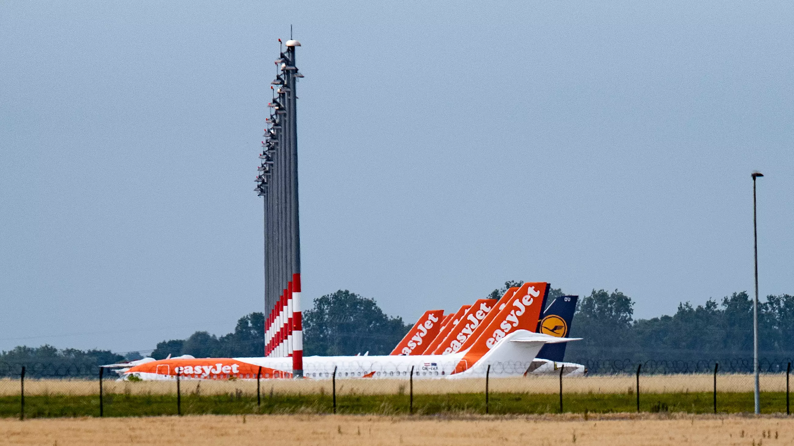 EasyJet Closing Hubs In Three UK Airports With 727 Pilots At Risk Of Redundancy
