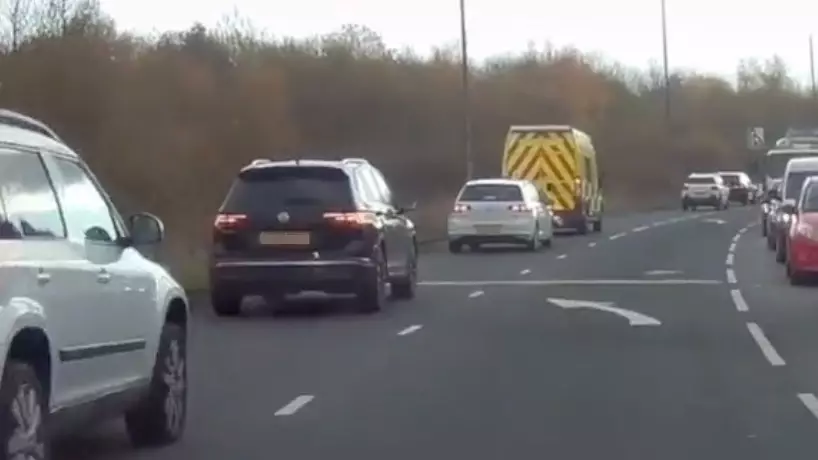 Driver 'Pushing In Queue' Explains Why Cars Aren't Using Lanes Properly