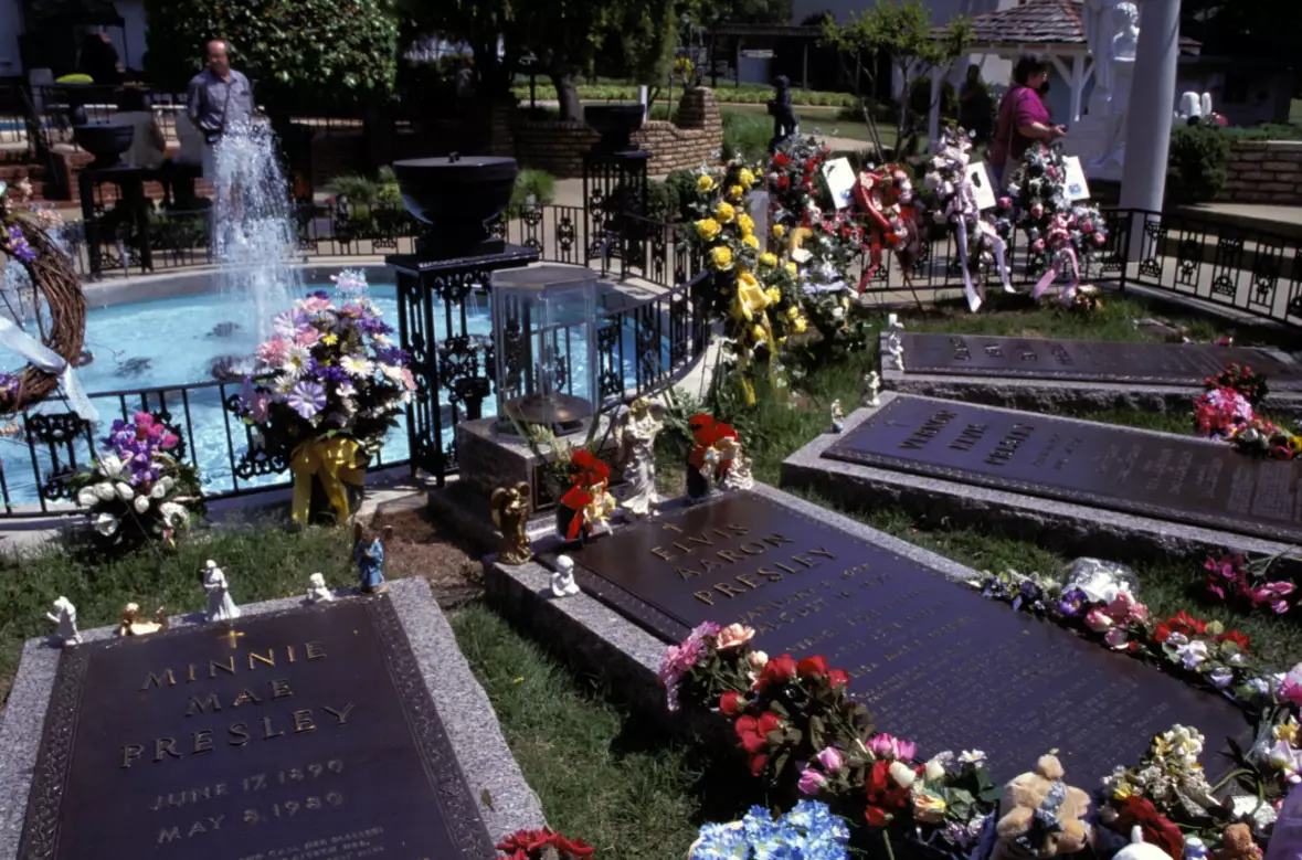 The graves at Graceland in 2005.