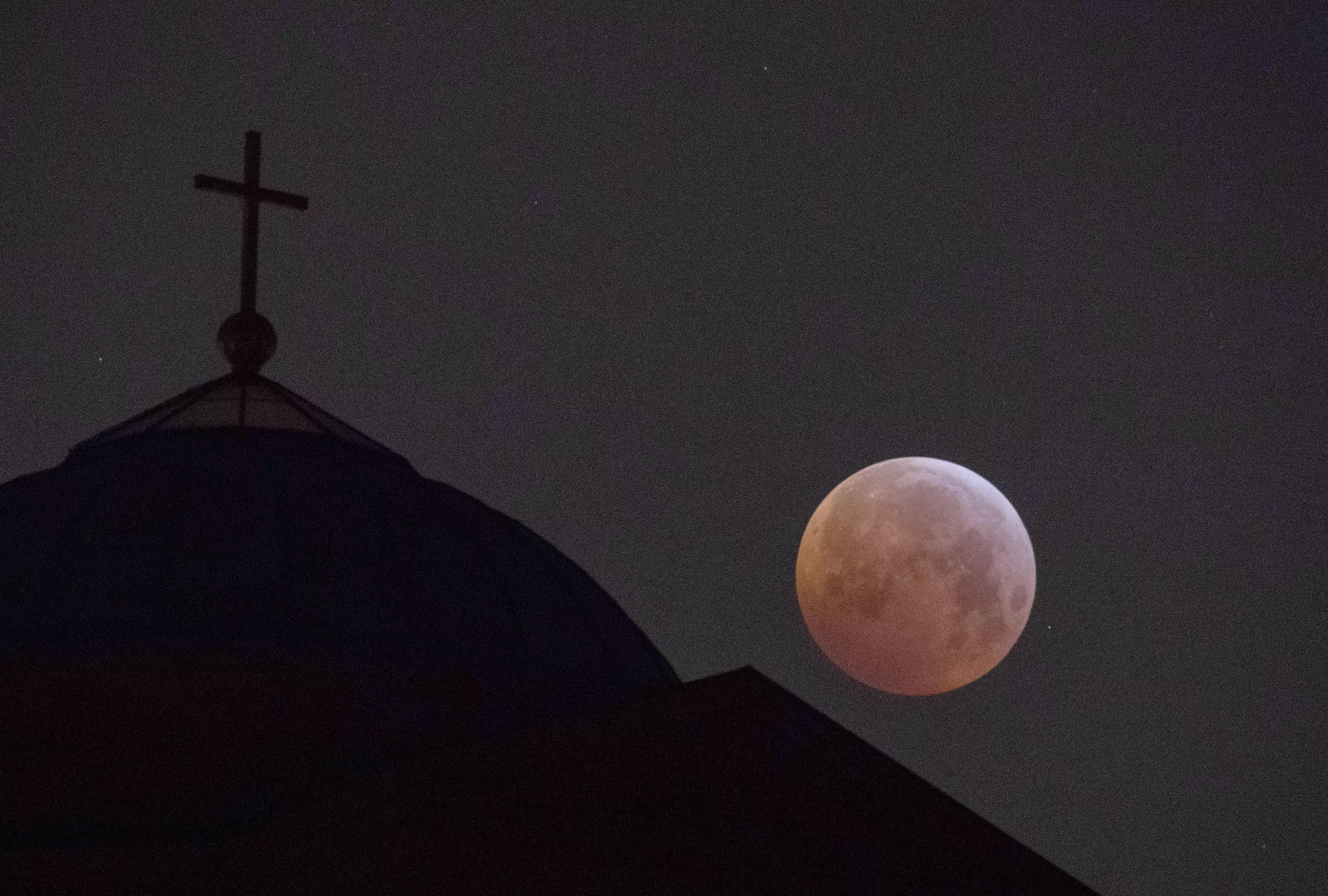 There's A Pink Super Moon Coming This Easter Weekend 