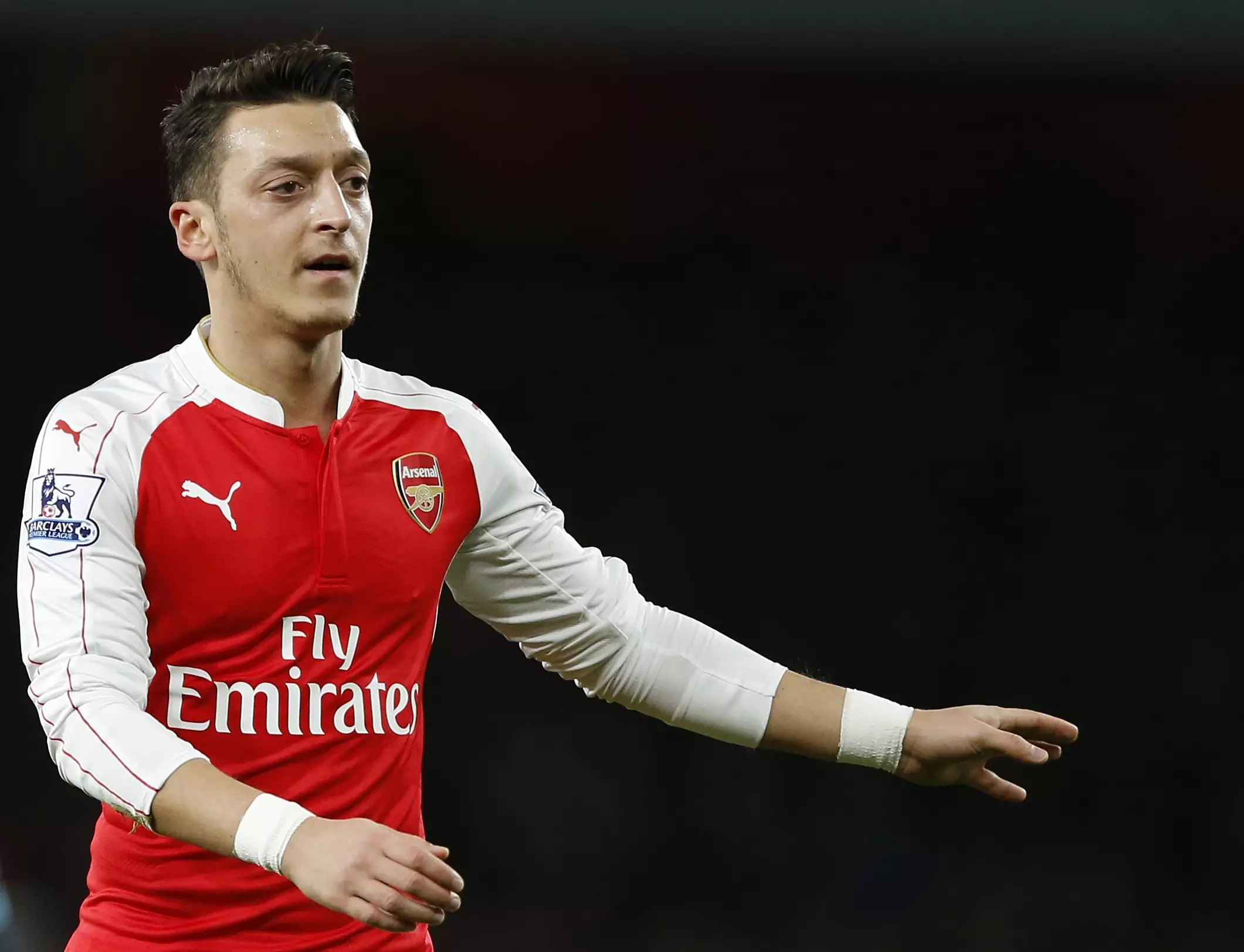 WATCH: Arsenal Fan Bumps Into Mesut Ozil And Begs Him To Stay