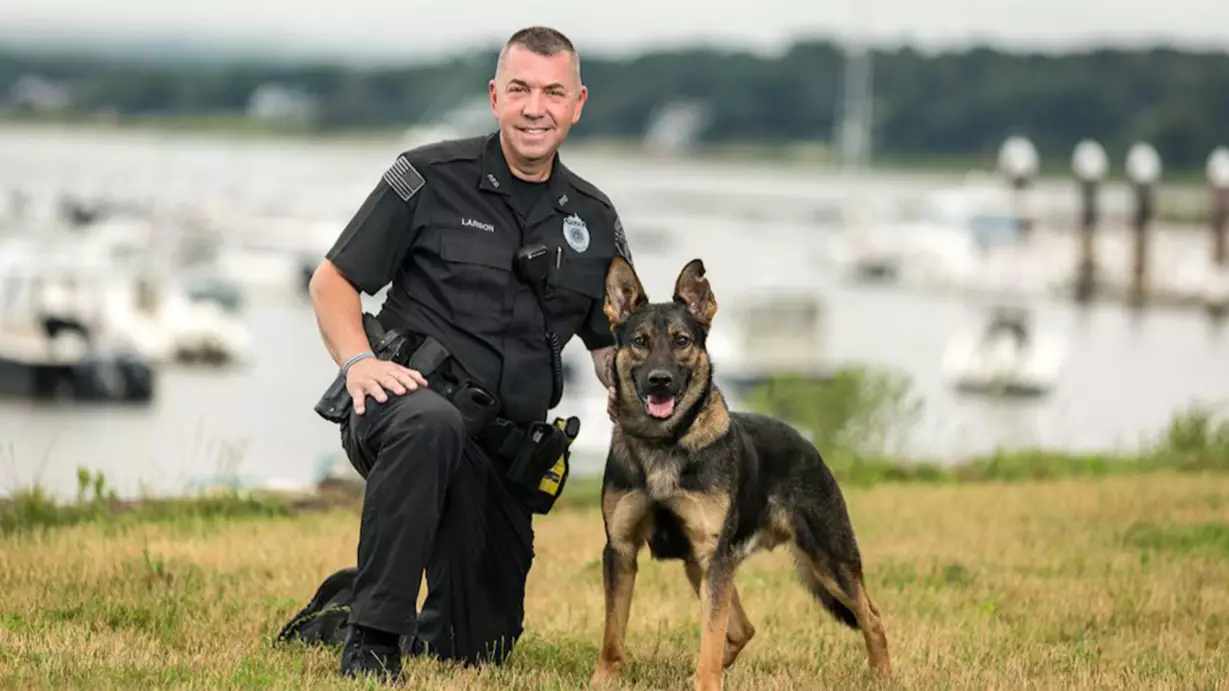 Police Officer Forced To Shoot His Own Police Dog At Crime Scene