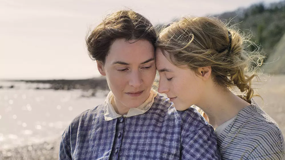 Ammonite Trailer Reveals Romantic Relationship Between Saoirse Ronan And Kate Winslet's Characters