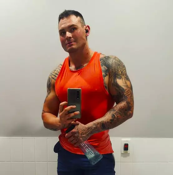Sam has posted some post-workout selfies (