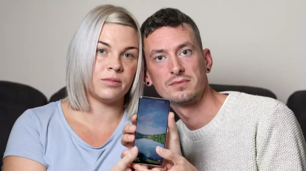 Mum Discovers eBay Samsung Screen Protector Lets Anyone Open Her Phone