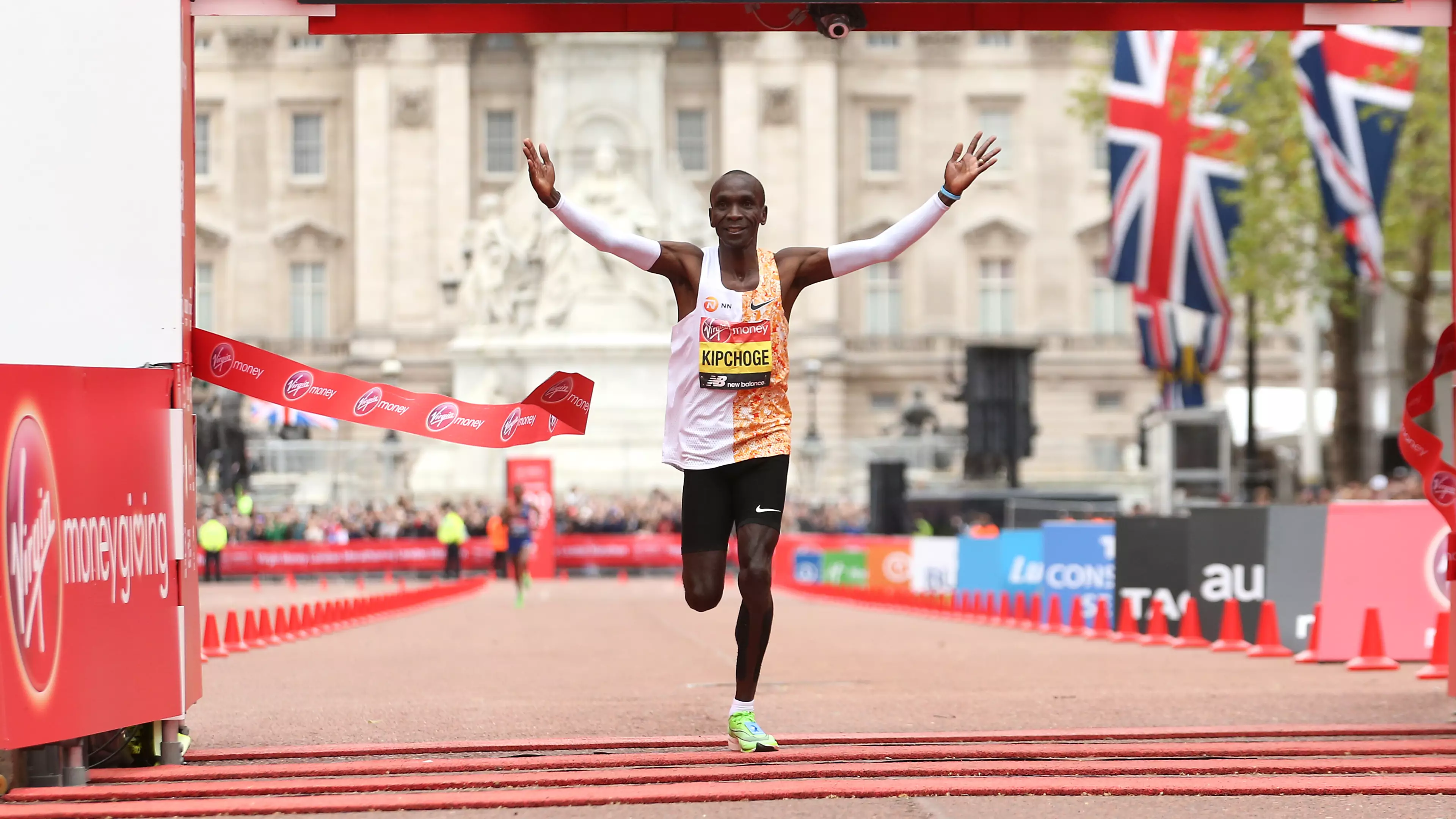 ​Eliud Kipchoge Makes History By Winning London Marathon For The Fourth Time 