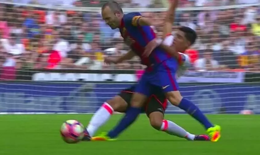 WATCH: Andres Iniesta Suffers Serious Looking Knee Injury