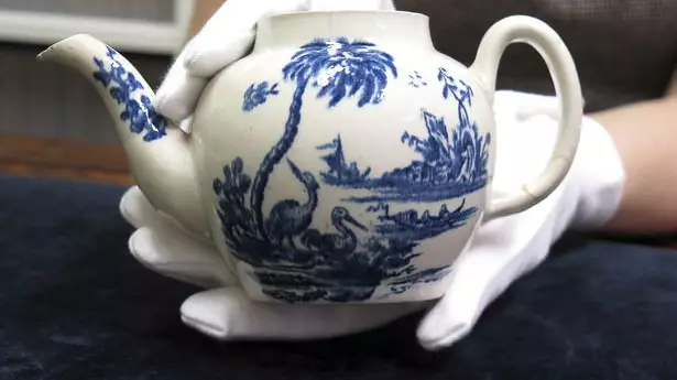 Broken Antique Teapot Bought For 15 Quid Sells For Half A Million
