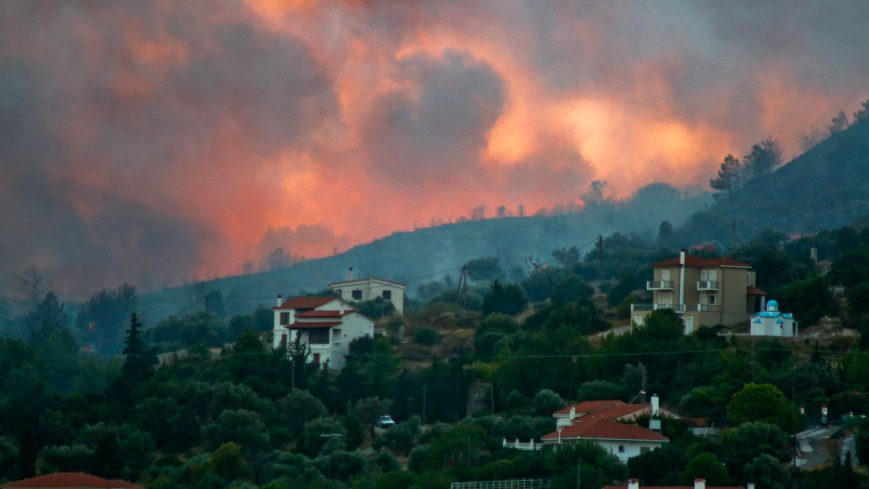 Greece Wildfires See Hundreds Of Holidaymakers Evacuated From Hotels And Beaches