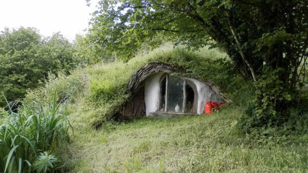 Hobbit House Set In 80 Acres Of Woodland In Rural Wales Goes On Sale