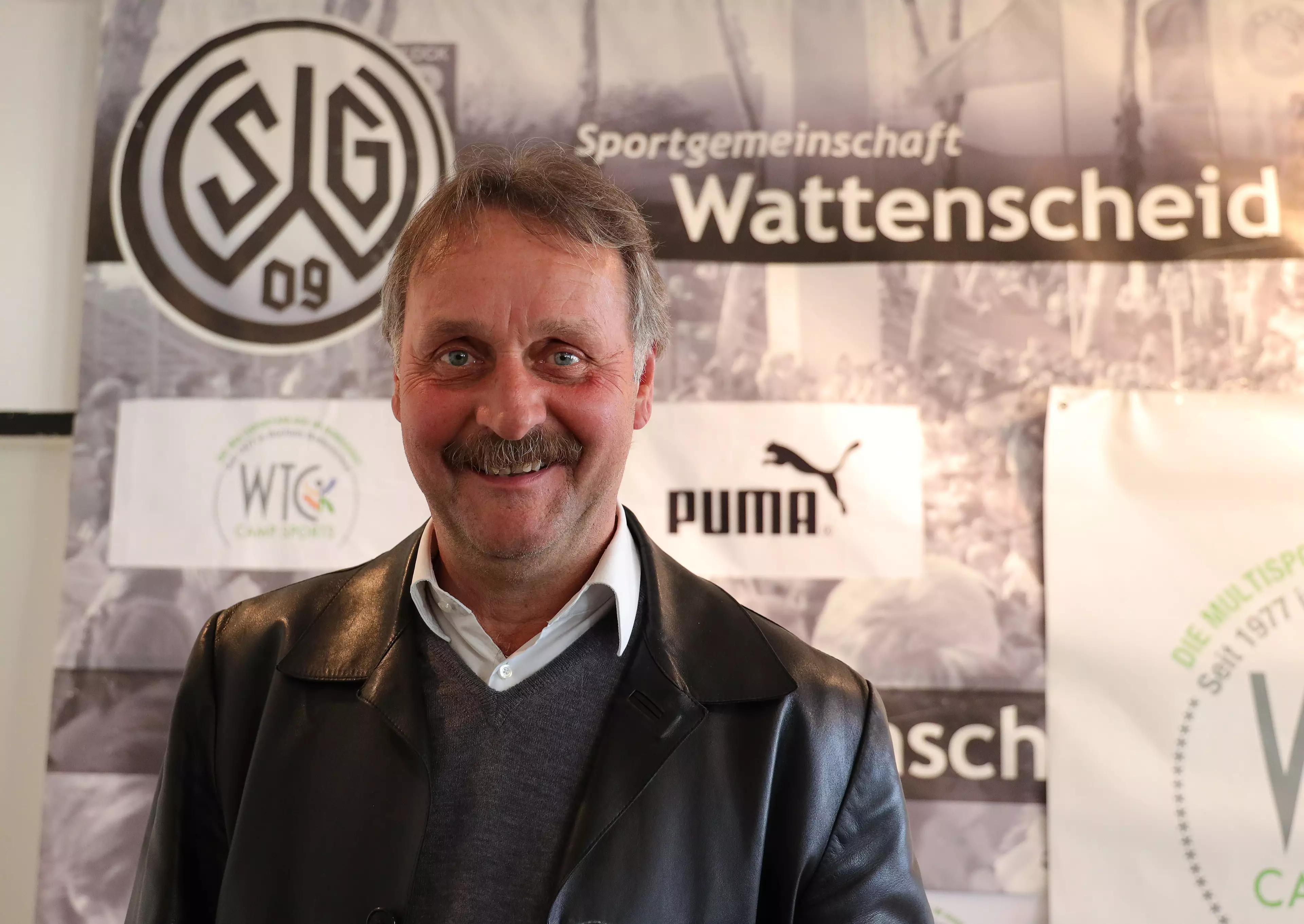 Peter Neururer at his SG Wattenscheid 09 unveiling (Image