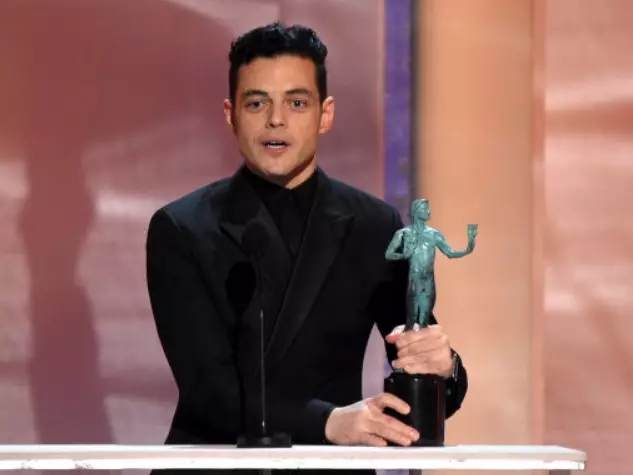 Rami Malek Accepts The SAG award for Bohemian Rhapsody.