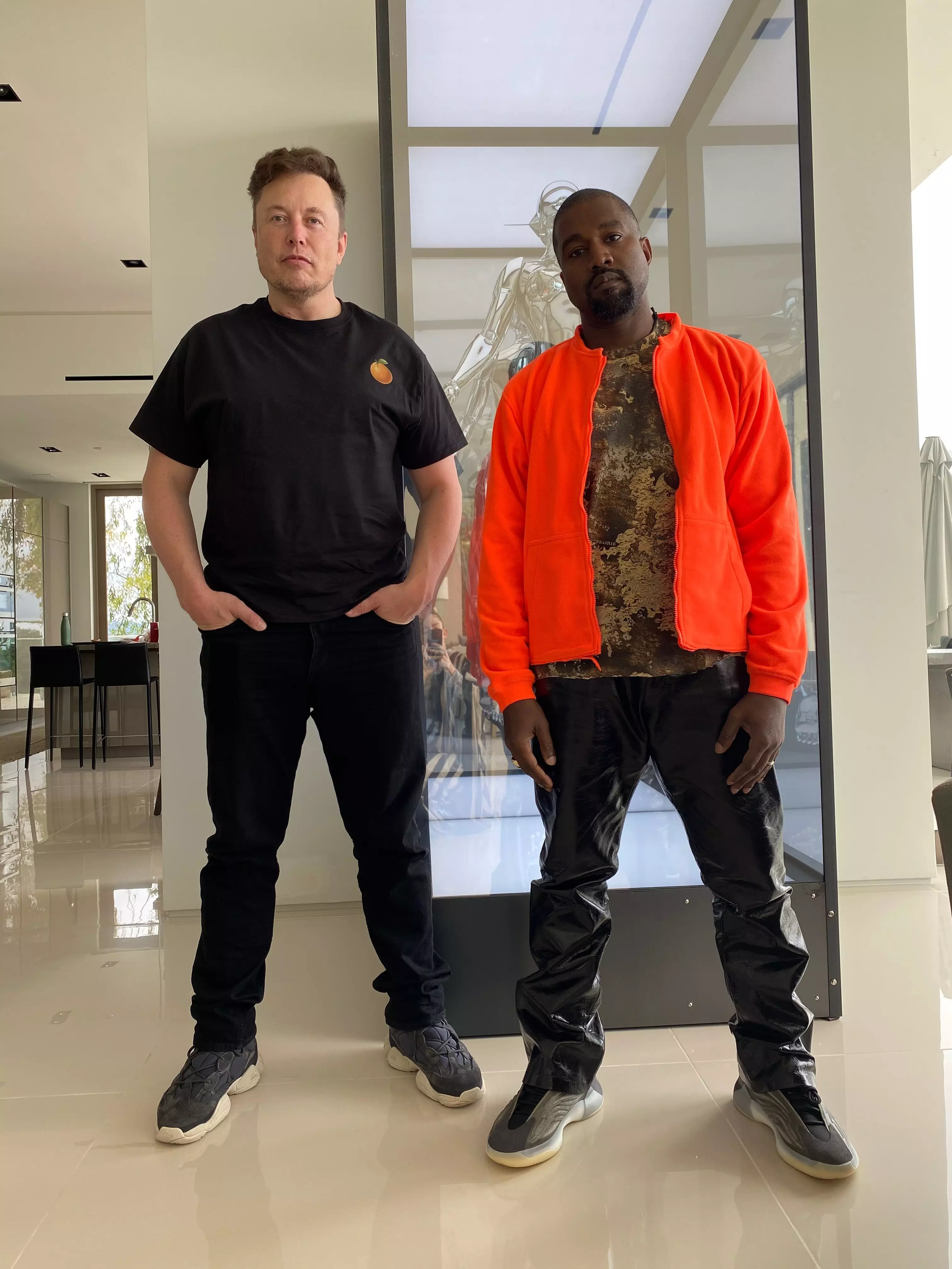 Kanye West has shared a picture of himself with Elon Musk.