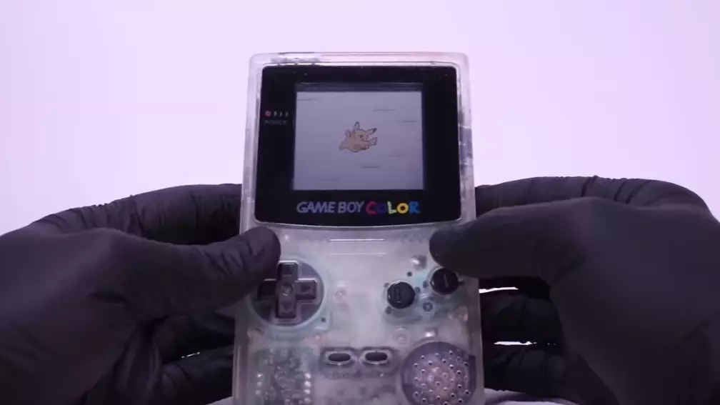 ​Tech Expert Restores An Old Game Boy Color To Full Working Condition